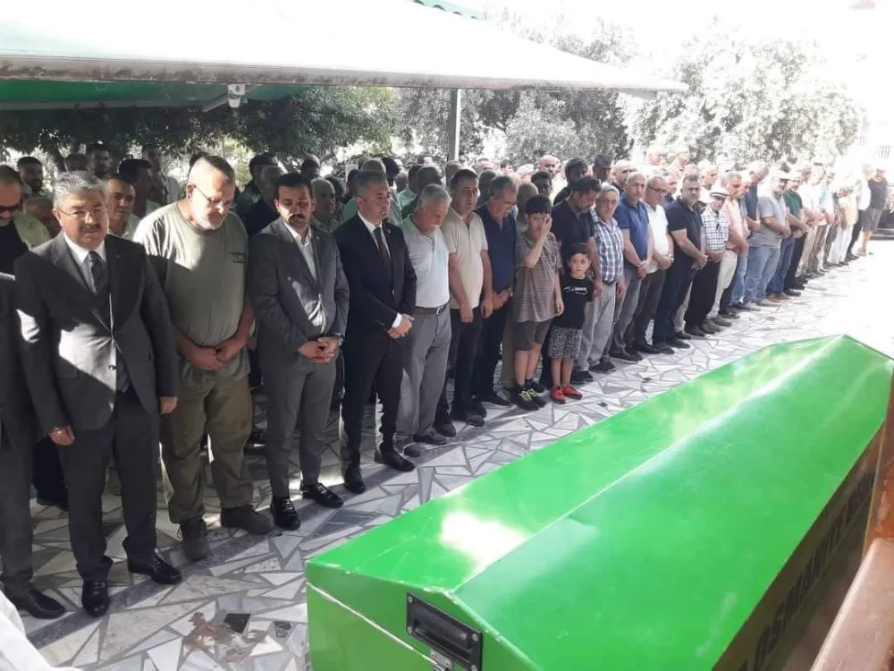 Ülkücü Camianın Önde Gelen İsimlerinden Ali Erat Göz Yaşları Arasında Toprağa verildi.