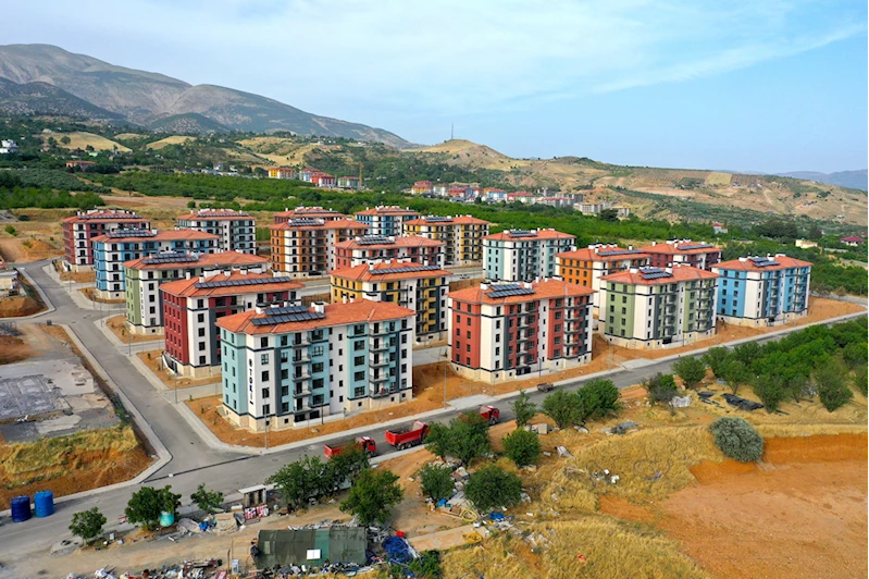 Deprem bölgesinde 60 bin hak sahibinin kalıcı konutlara yerleştirilmesine bayram sonrası başlanacak