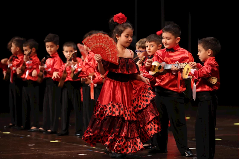 Antalya Büyükşehir Belediyesinin kreşlerinde mezuniyet töreni düzenlendi