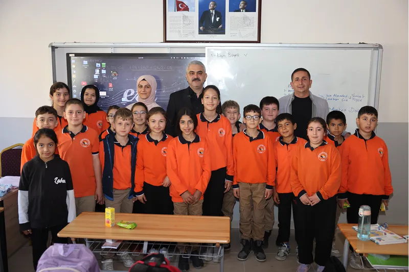 Pozantı Belediye Başkanı Avan sınıf başkanı seçilen öğrencinin vaadini gerçekleştirdi