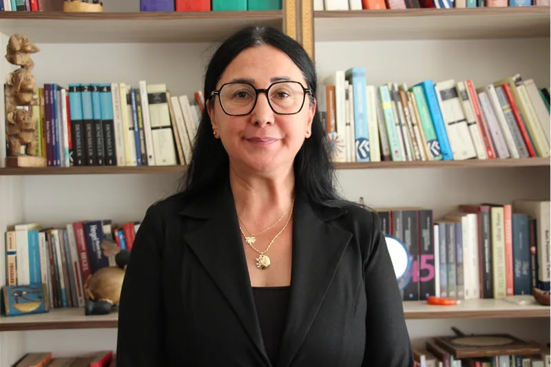 Üniversite öğrencileri sınav çıkışı topladıkları kalemlerle 15 binden fazla miniğin gönlünü fethetti