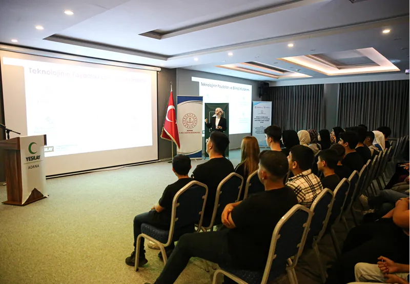 Yeşilay yeni eğitim öğretim yılında Adana