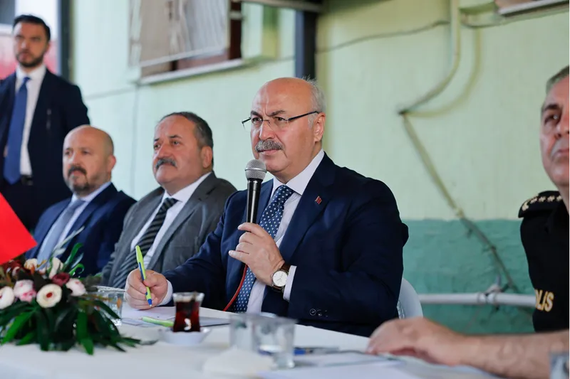 Adana Valisi Yavuz Selim Köşger, vatandaşlarla bir araya geldi