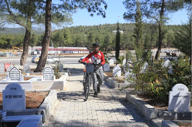 Deprem farkındalığı ve deprem şehitleri için İzmir