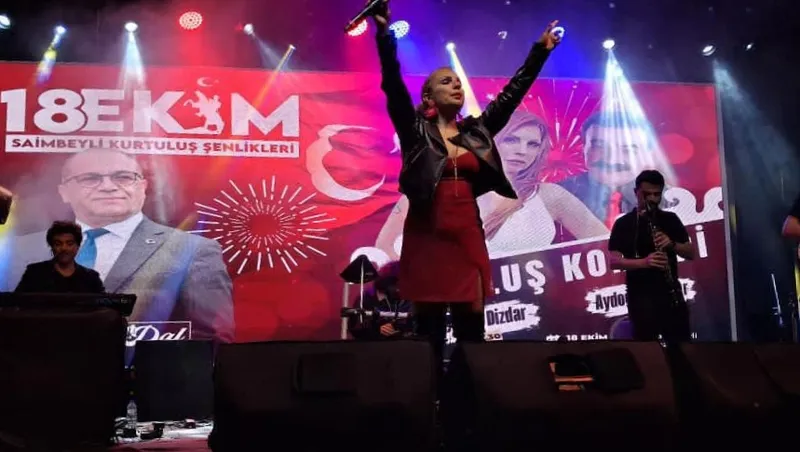 Şarkıcı Zeynep Dizdar Adana