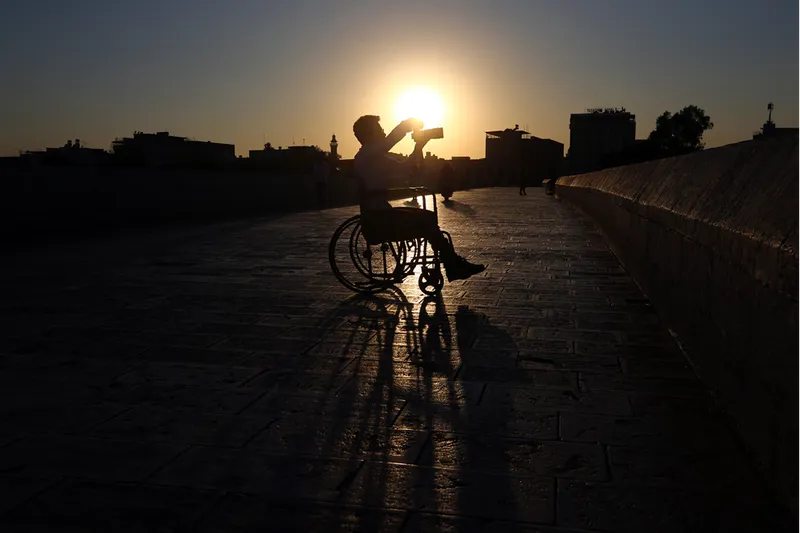 Tekerlekli sandalyesinden Adana
