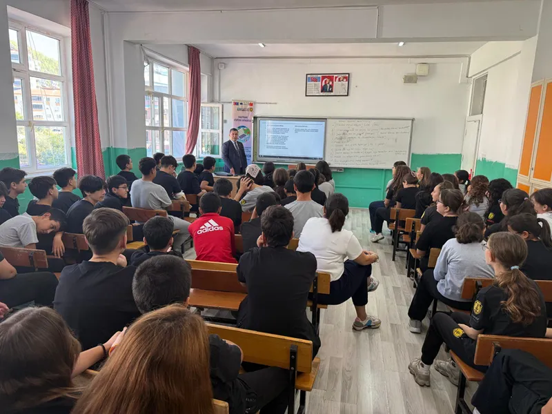 Anamur Cumhuriyet Başsavcısı Tanju Çatlı, öğrencilerle buluştu