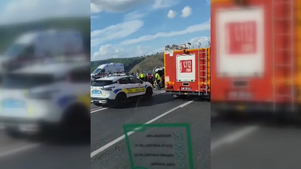 Osmaniye’de yolcu minibüsü refüje devrildi: 13 yaralı