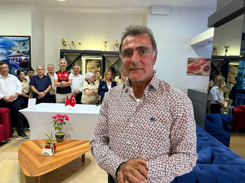 Manavgatlı turizmci sigarayı bırakan ya da içmeyen personelini ödüllendiriyor