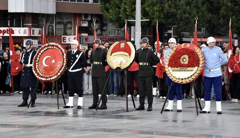 Antalya ve çevre illerde 29 Ekim Cumhuriyet Bayramı dolayısıyla tören düzenlendi