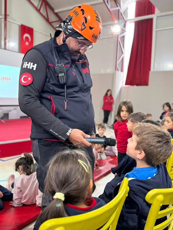 Buse Bilim Koleji afet farkındalık eğitimi ve tahliye tatbikatı düzenledi