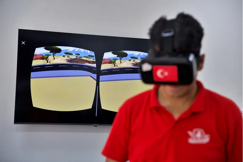 Kısa boyluların karşılaştığı zorlukları tasarladıkları mobil oyunda anlatıyorlar