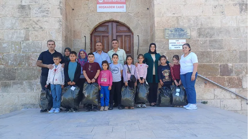 Kozanlı esnaf kırsal kesimde yaşayan öğrencilere ilçeyi gezdirdi
