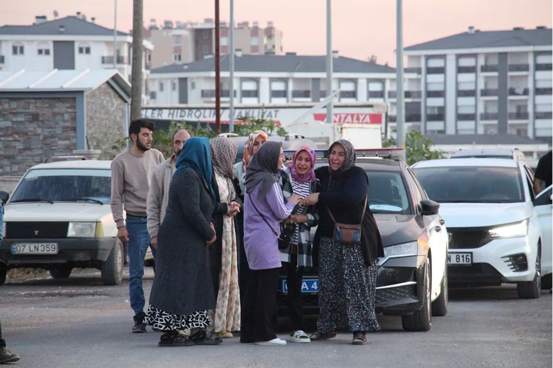GÜNCELLEME - Antalya’da polis memuru eşini ve 2 çocuğunu silahla öldürdü