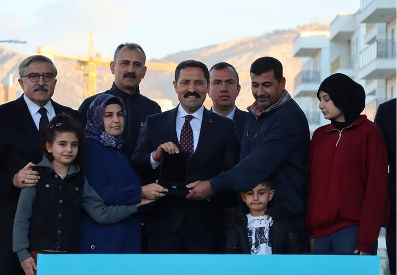 Hatay Valisi Masatlı, kentteki konut ve iş yeri çalışmalarını değerlendirdi:
