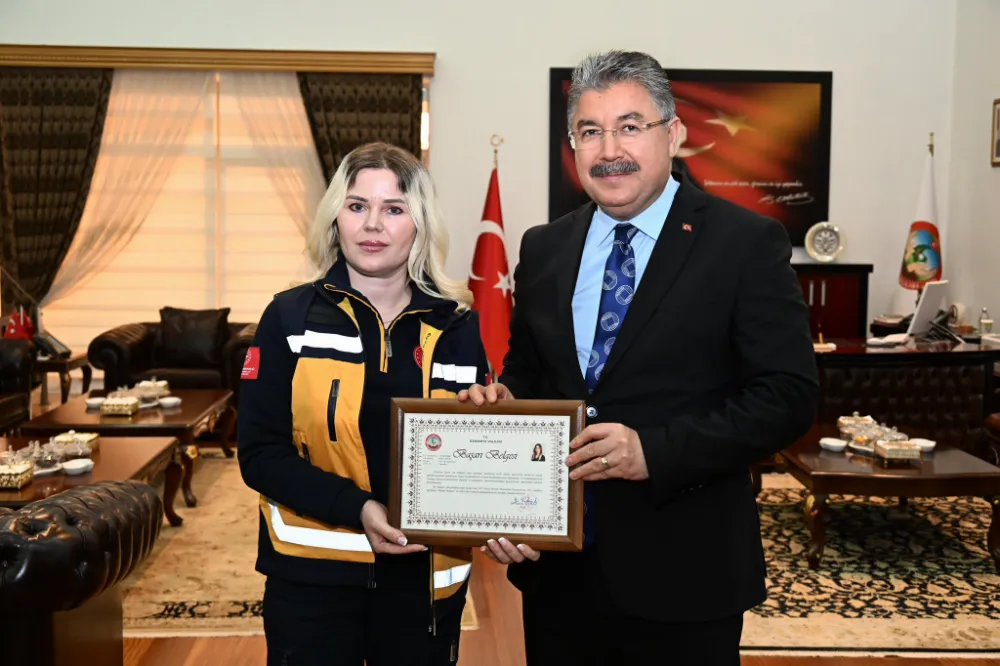 Vali Yılmaz’dan hayat kurtaran 112 personeline başarı belgesi