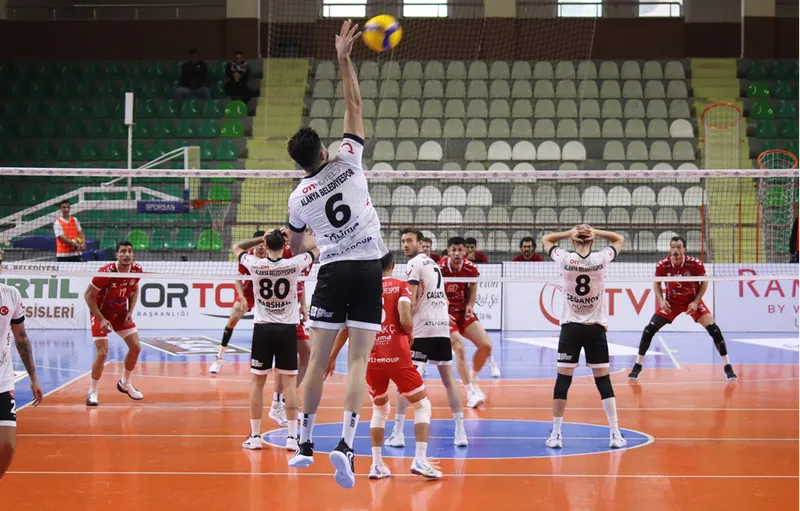 Voleybol: SMS Grup Efeler Ligi