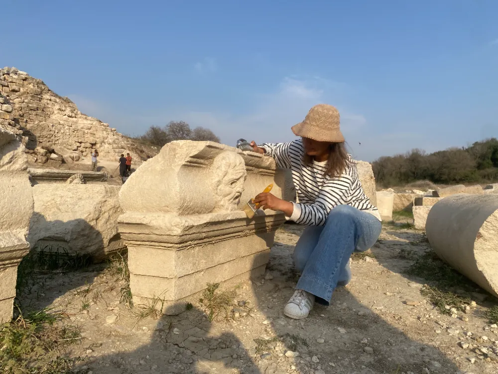 Osmaniye’deki Kastabala Antik Kenti’nde filozof tasvirli mask bulundu 