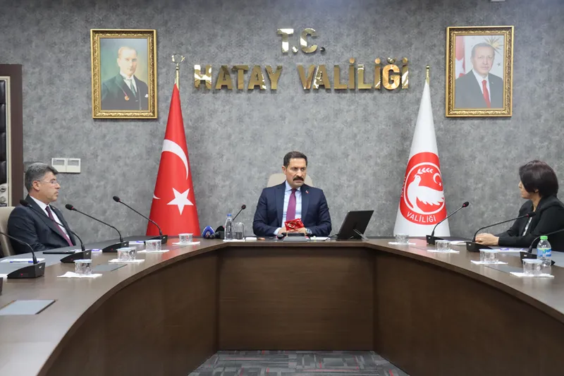 Hatay Valisi Masatlı deprem yaralarının sarılmasına katkı sunan öğretmenleri ağırladı