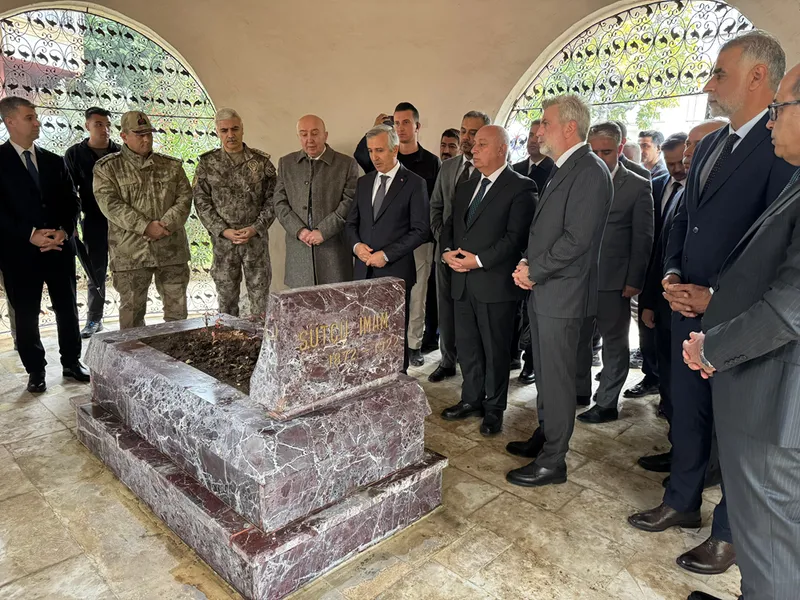 Sütçü İmam vefatının 103. yılında kabri başında anıldı