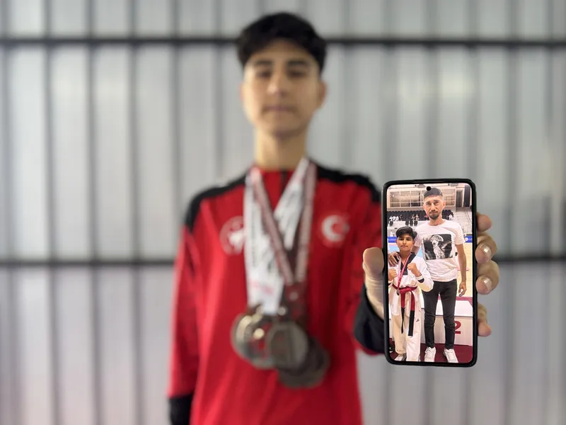 Depremde kaybettiği babası için çıktığı tatamide başarıdan başarıya koşuyor