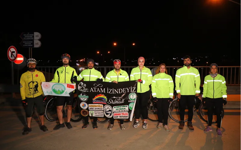 Hataylı bisikletçiler 670 kilometre pedal çevirip 10 Kasım