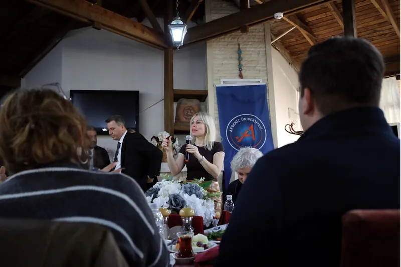 Akdeniz Üniversitesi Rektörü Prof. Dr. Özkan, öğrenci topluluk başkanlarıyla buluştu