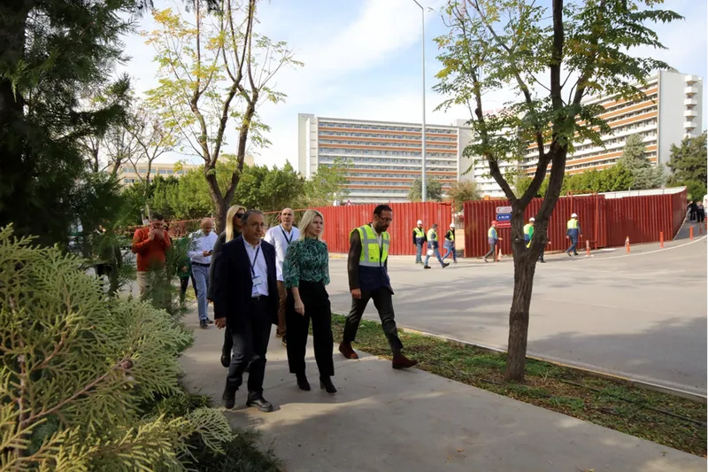 Akdeniz Üniversitesi Rektörü Prof. Dr. Özkan, üniversite hastanesinin inşaat alanını gezdi