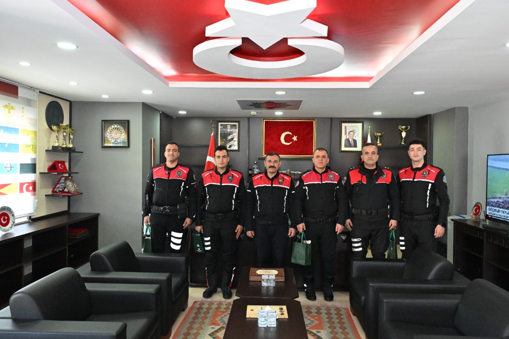 2 milyon liralık dolandırıcılık olayının şüphelisini yakalayan polisler ödüllendirildi