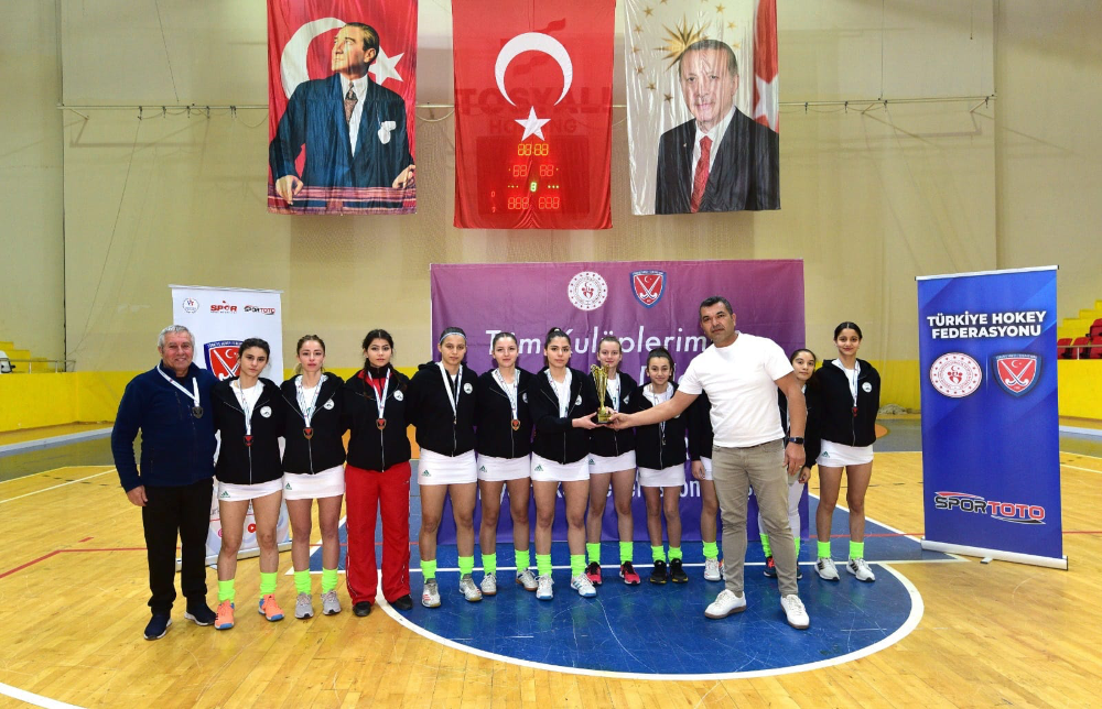 Osmaniye’de düzenlenen Kadınlar Salon Hokey 1. Lig Müsabakaları sona erdi