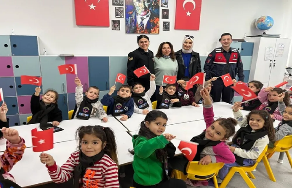 Osmaniye’de kadın jandarmalar KADES’i anlattı