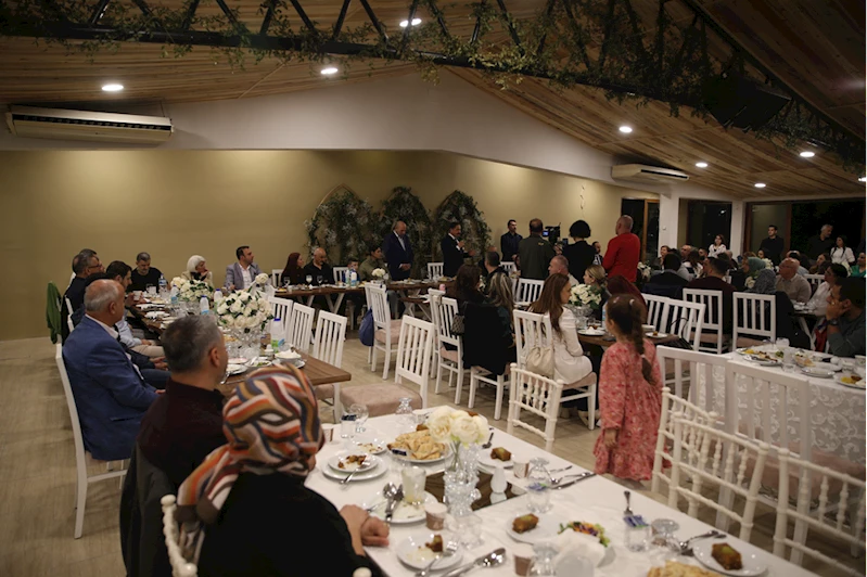 Antakya Medeniyetler Korosu üyeleri iftarda bir araya geldi