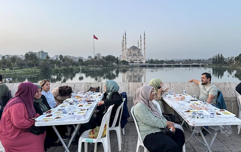 AK Parti Adana İl Başkanlığı iftar programı düzenledi
