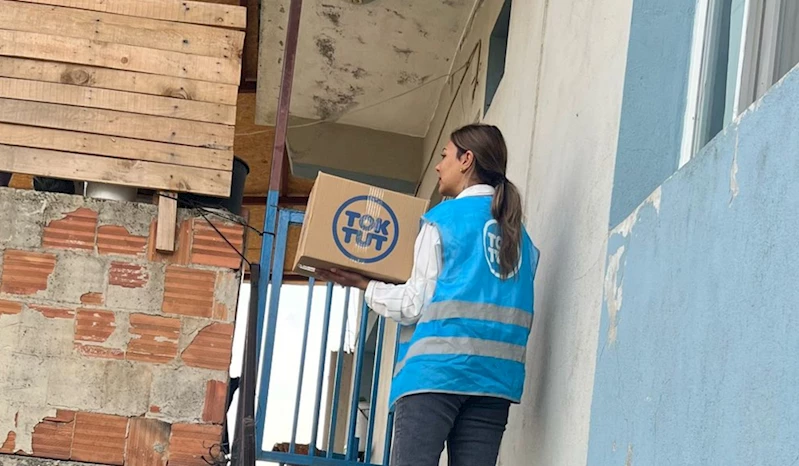 Bölge çiftçisinden alıp ihtiyaç sahiplerine dağıtıyorlar