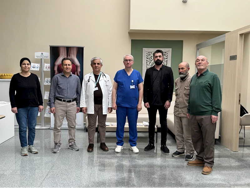 Sevdiklerini çapraz böbrek nakliyle hayata bağladılar