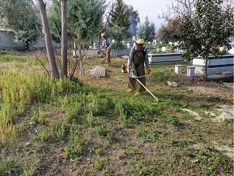 Mehmetli beldesinde mezarlıklarda temizlik ve bakım çalışması yapıldı 