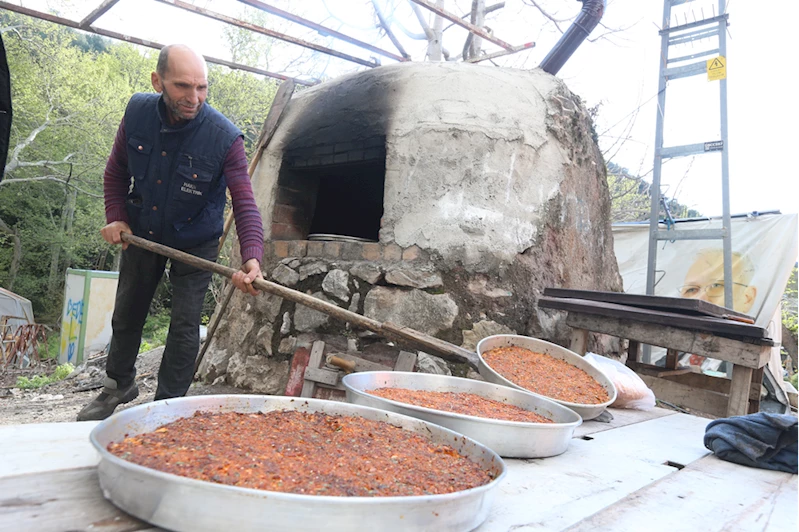 Mahallenin taş fırını ramazan ikramlıkları için yakıldı