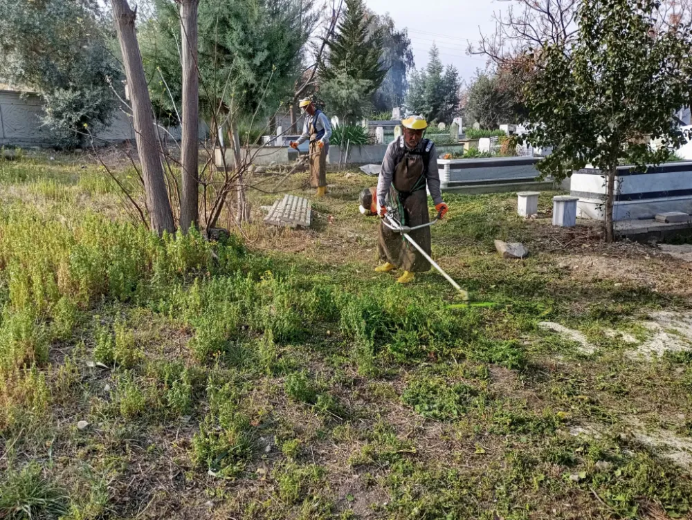 Mehmetli beldesinde mezarlıklarda temizlik ve bakım çalışması yapıldı
