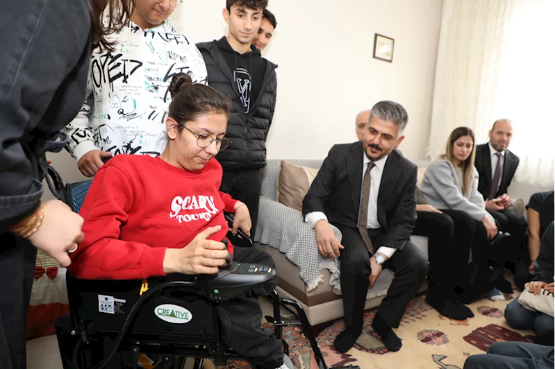 Sınıf arkadaşları yürüme engelli Sinem