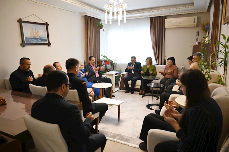 Antalya Valisi Şahin, bayramda görevli kamu personelini ziyaret etti