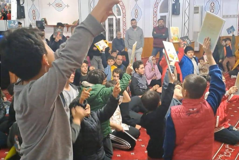 Osmaniye’de teravih namazı sonrası çocuklar için camide etkinlik düzenlendi