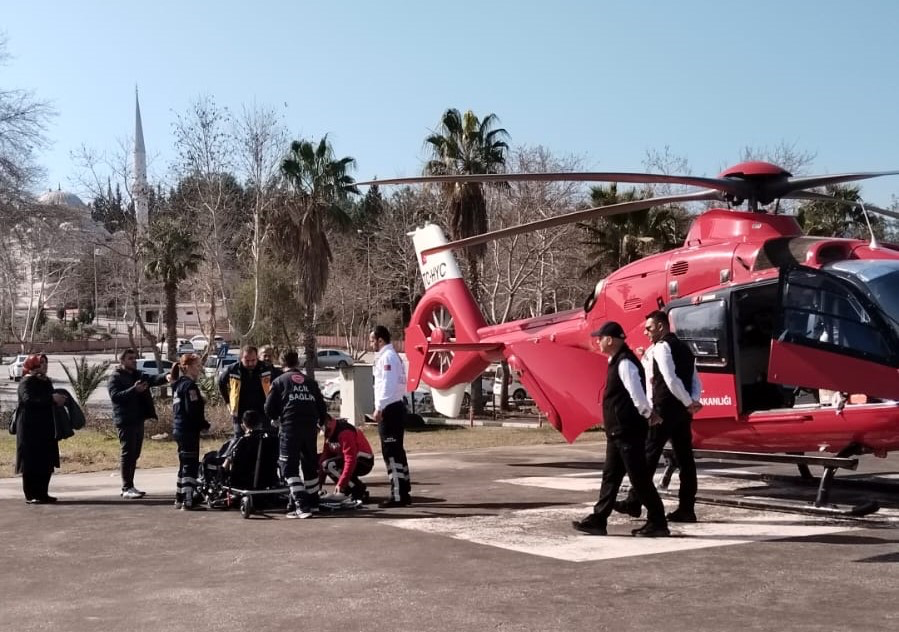 Osmaniye’de durumu ağırlaşan hasta çocuk, ambulans helikopterle nakledildi