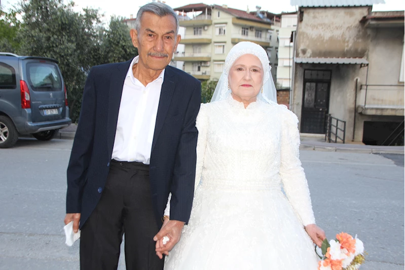 Antalyalı çift düğün hayalini 45 yıl sonra gerçekleştirdi