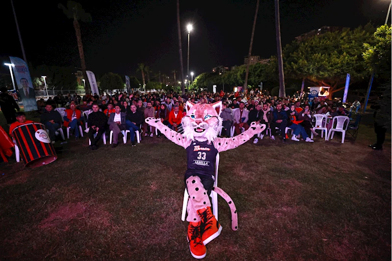 ÇİMSA ÇBK Mersin destekçileri, FIBA Kadınlar Avrupa Ligi finalini dev ekrandan izledi