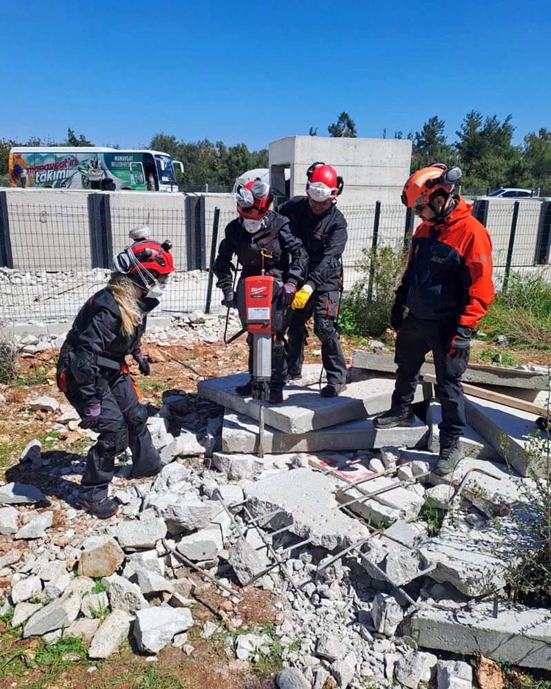 Manavgat Belediyesi afetlere karşı arama kurtarma ekibi kurdu