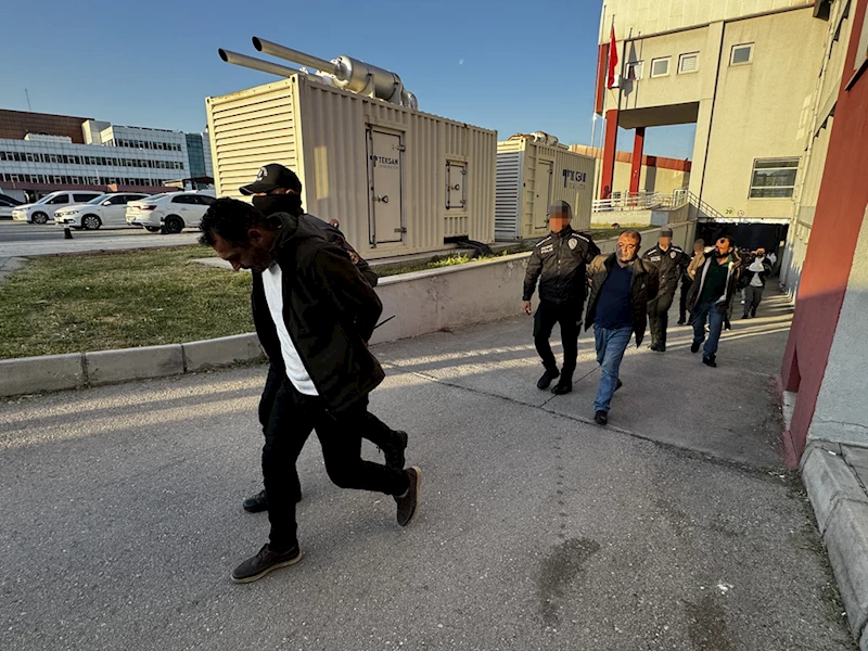 Adana merkezli suç örgütü operasyonunda yakalanan 109 zanlı adliyede