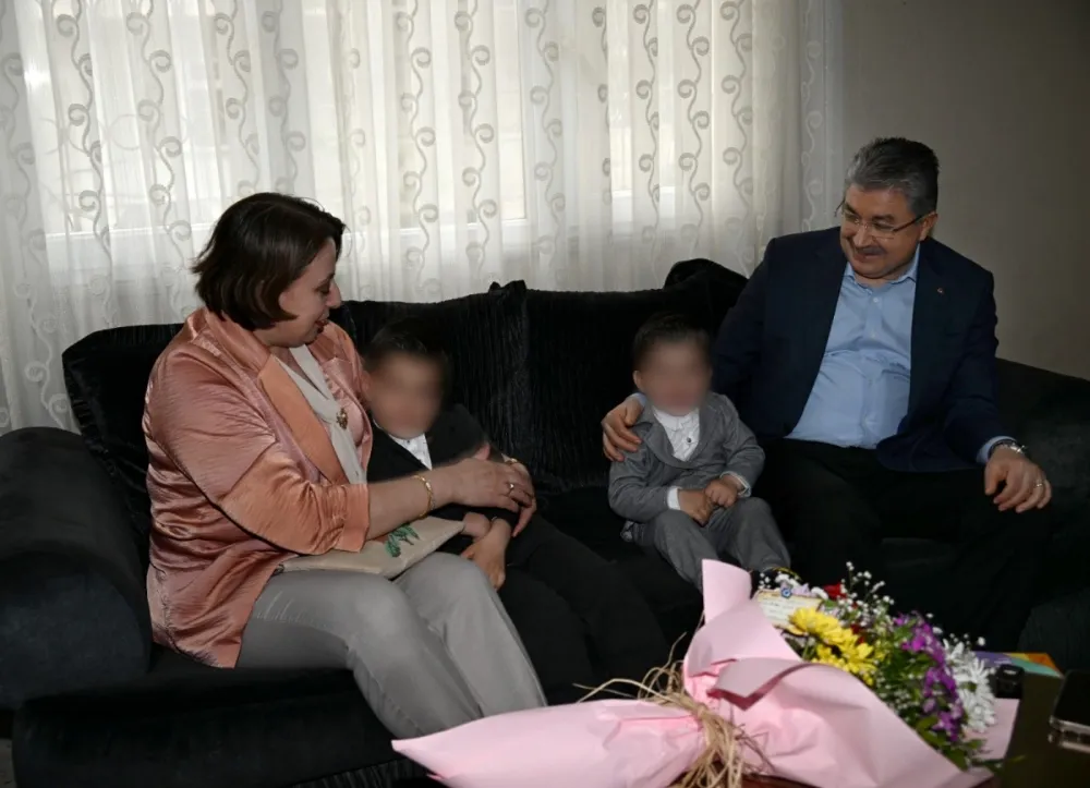 Vali Yılmaz ve Eşinden Koruyucu Aileye Ziyaret