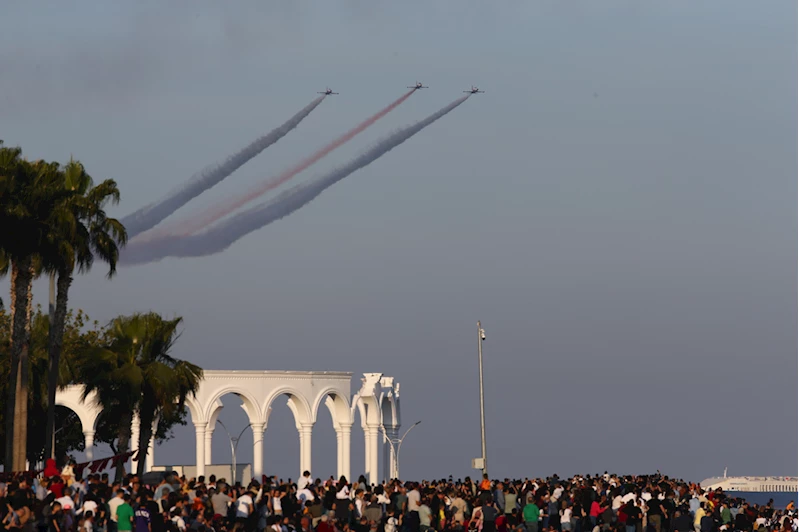 Türk Yıldızları, Mersin semalarında gösteri uçuşu yaptı