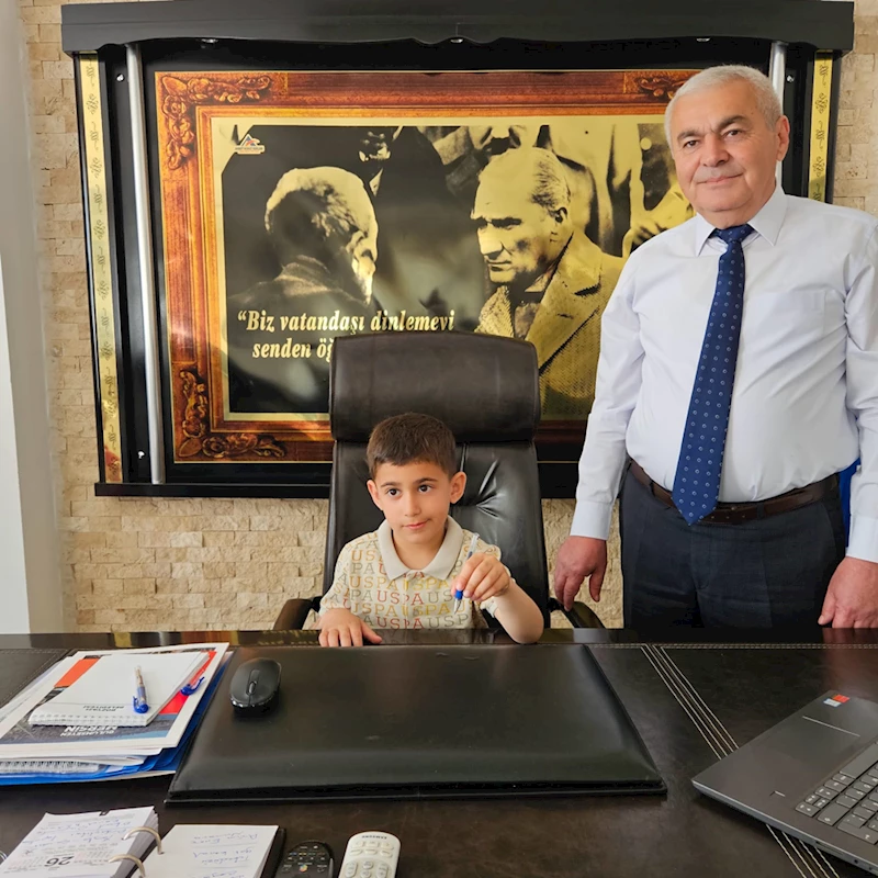 Bozyazı Belediye Başkanı Çetinkaya koltuğunu öğrencilere devretti