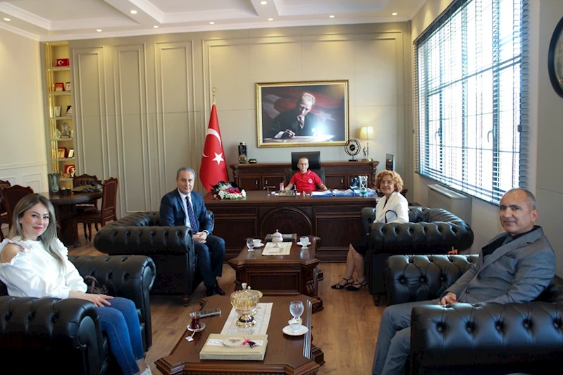 Anamur Kaymakamı Bilal Bozdemir koltuğunu öğrenciye bıraktı